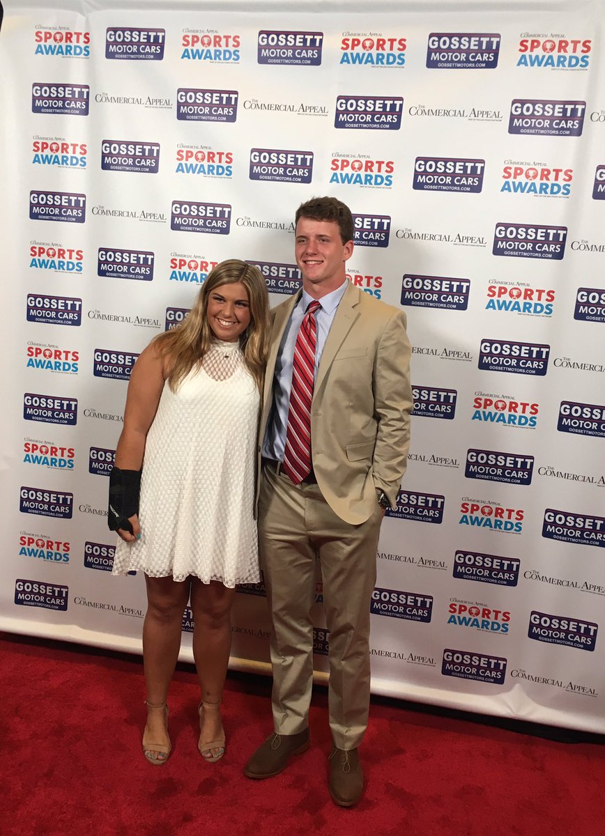 1teamhhstigers's tweet photo. Congratulations to @Robert_Wilcke10 &amp; @kdawwwg22 on your Commercial Appeal Sports Award nomination! #TEAMHHS #MEMSPORTSAWARDS @dcsaa_sports https://t.co/KIANGwkHwu