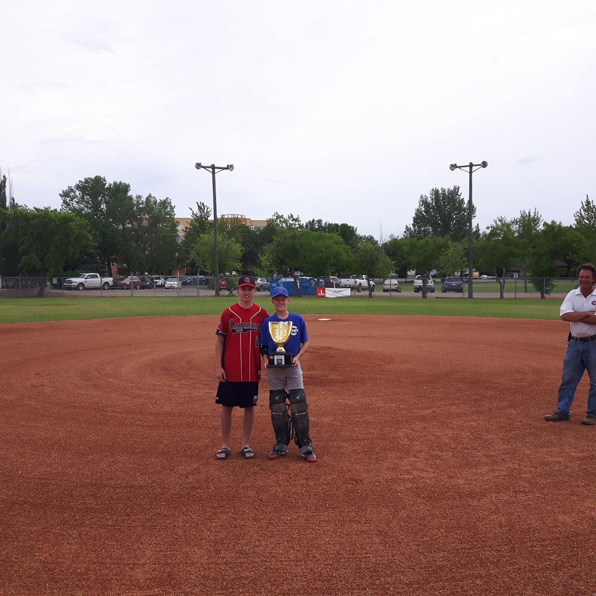 BaseballKnll's tweet photo. This year's Brayden Cobb Gold Glove winner in the KNLL Major AAA division is Jaxson Weir.#youthbaseball #giving back#Thankyou Brayden https://t.co/2P6TkbyZyz