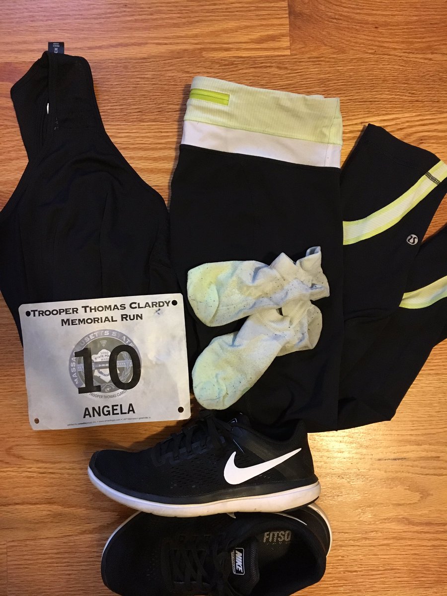 aaangelaa's tweet photo. This girl is ready to remember a fallen hero tomorrow AND race alongside @MassGovernor 💙🏃‍♀️👮 #MassStatePolice #TrooperClardy #HudsonMa https://t.co/4W96BrH2zK