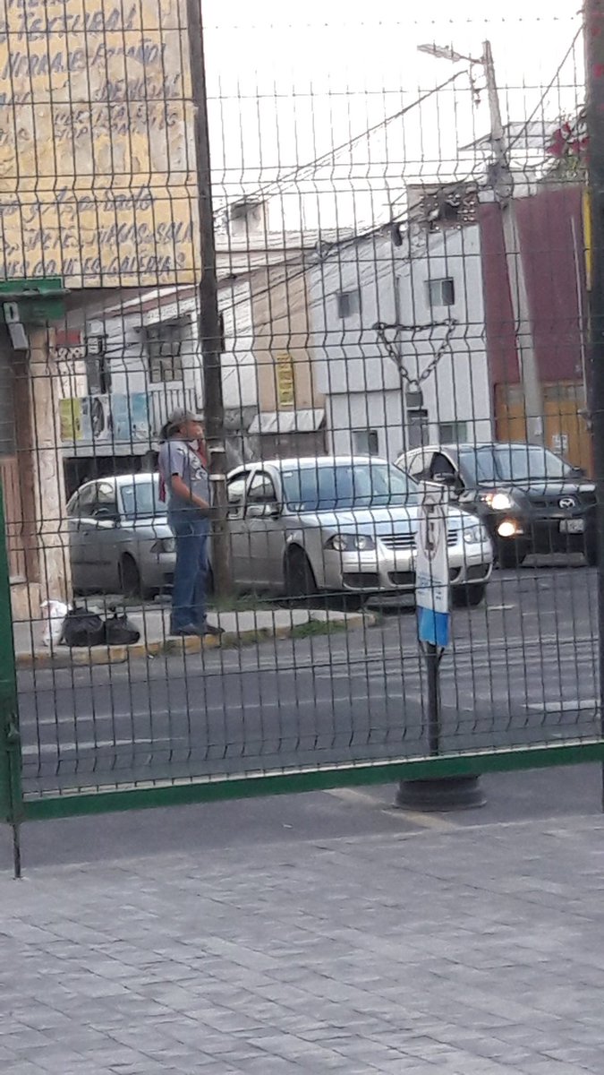 Joselmoctezuma's tweet photo. #Inseguridad | Roban bicicleta de Reportero dentro de las instalaciones de La Piedad. Ladrones coludidos con franeleros cortaron candado. https://t.co/cLYlwYVqhM