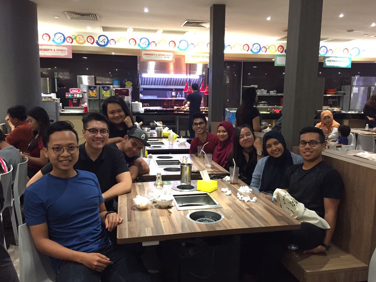 syuhadaiskandar's tweet photo. Of last night's. Can't believe it's been 7 years since we left sec sch! #4E3 https://t.co/wIvpQkLKma
