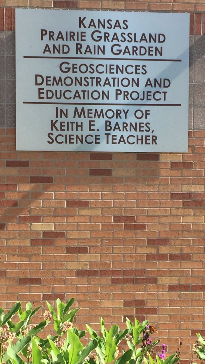 OlatheGeo's tweet photo. Monarch has found the Geo Rain Garden in full bloom! #migrationstation #ONTeach @Olathe21st https://t.co/Zv6DGQa1nw