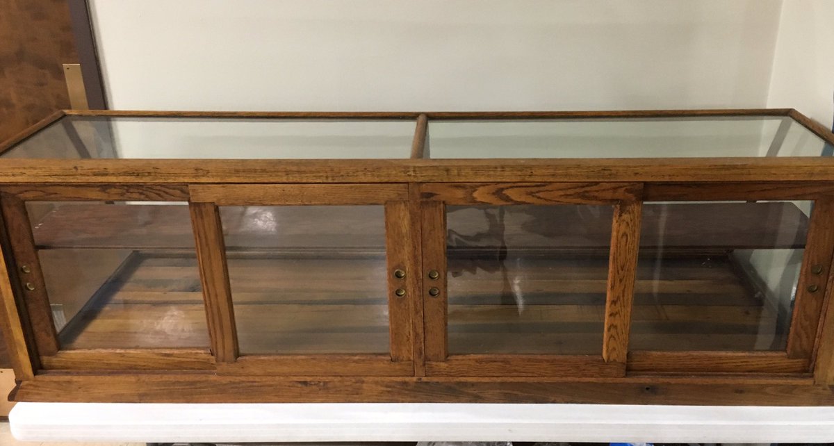 feednashville's tweet photo. Vintage solid oak display case. A beautiful piece. Stuff Galore! June 15, 16, 17 #vintagestyle https://t.co/7ThBFl1q9o