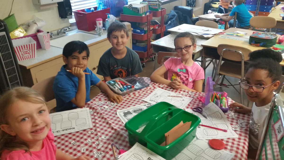 lhayesteach's tweet photo. Building Camp Read A Lot words!
#phonicsactivity #campingday #havefunlearning @FranklinELsch https://t.co/nIBsodHNUO