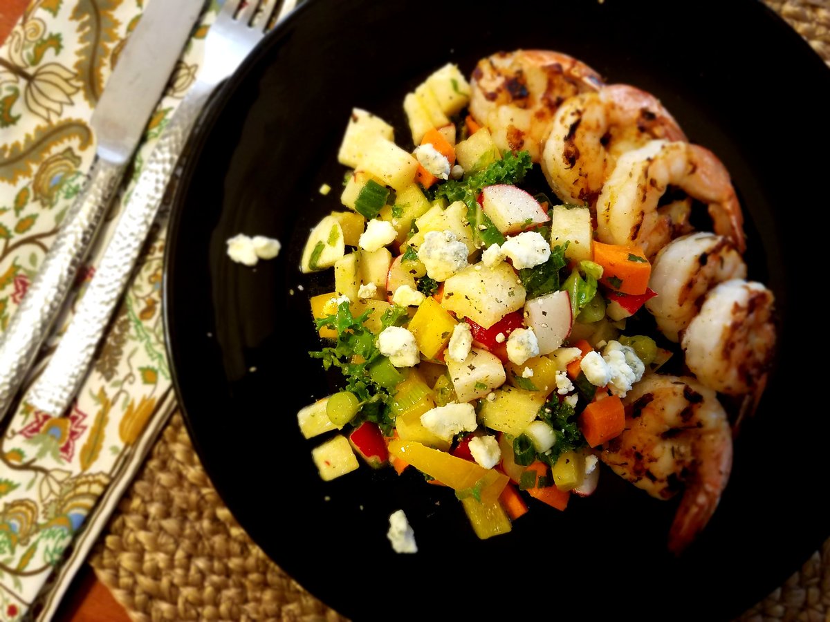collardscaviar's tweet photo. #fridaynightlite #dinner #confetti salad with Gorgonzola cheese and grilled shrimp #itssogood #foodblogger #soulfood #yummy #Foodiechats https://t.co/6QyHxyJ1KB