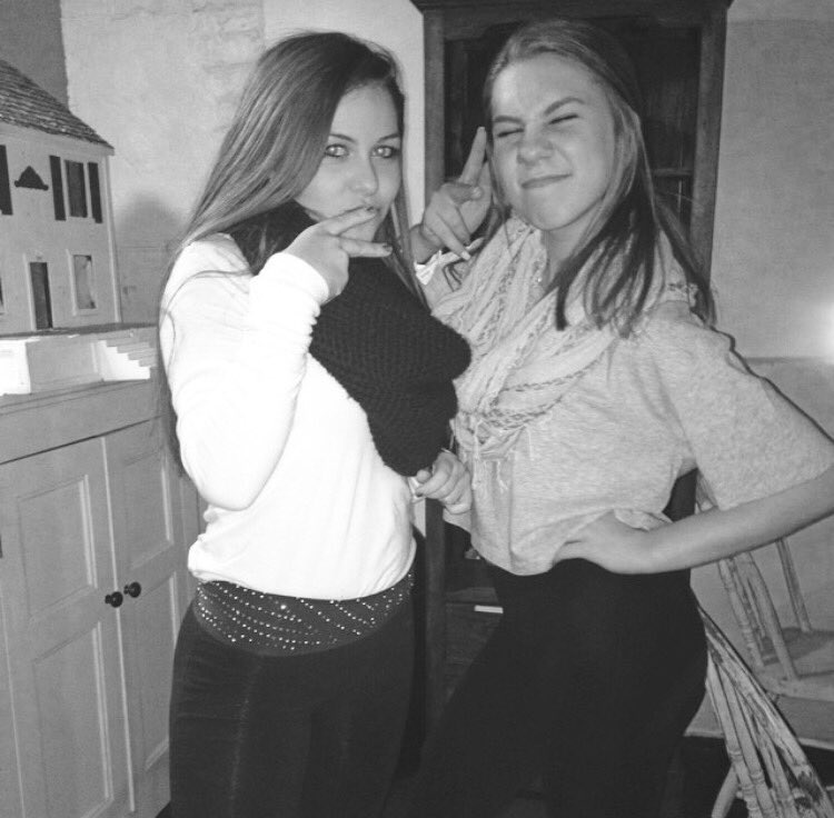 CalkinsMary's tweet photo. Happy birthday bestie love you!!💕💕 @nguzaldo https://t.co/wHTV6XtRfV
