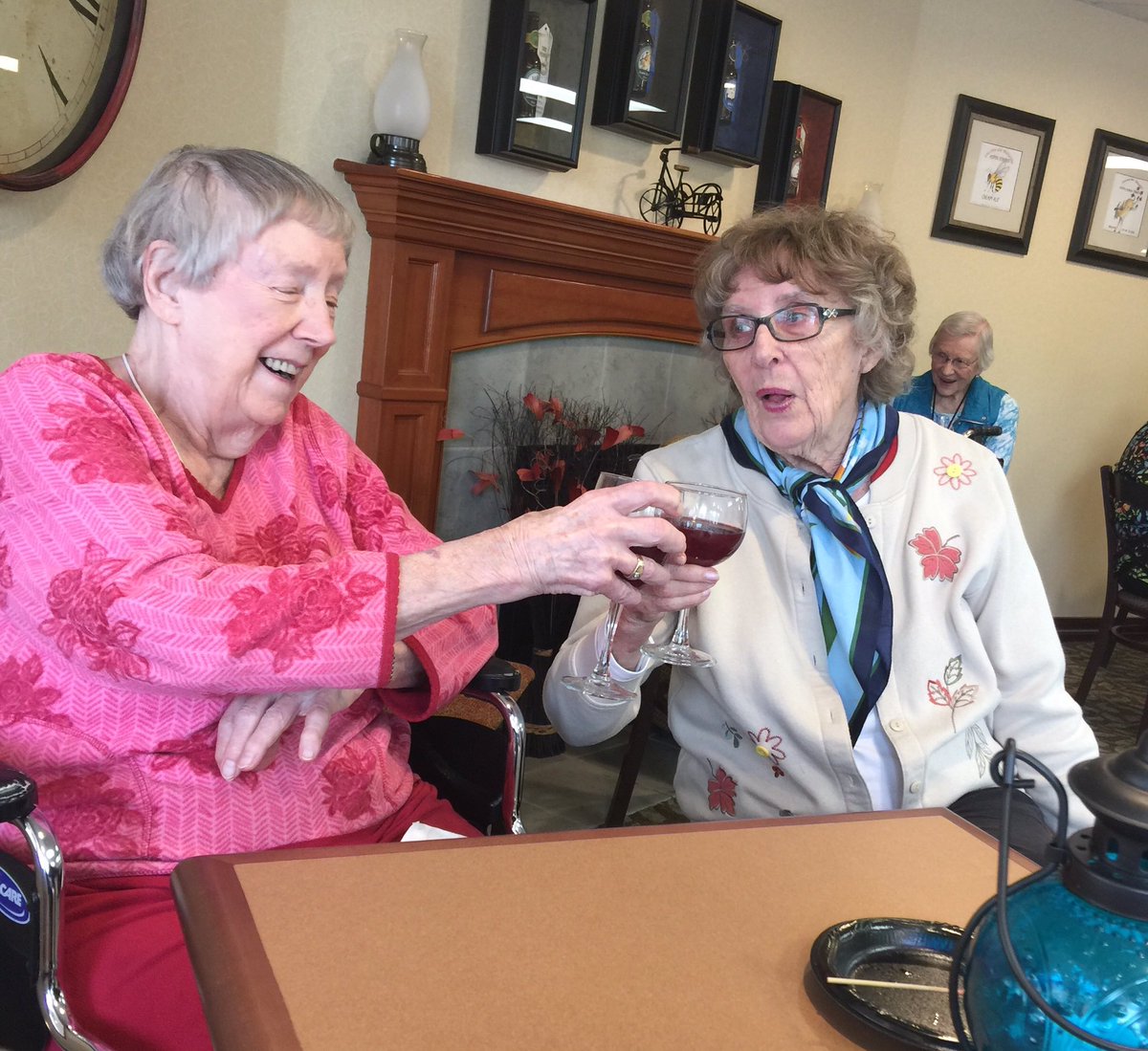 aspenridgeact's tweet photo. An afternoon at The Ridge Pub @AspenridgeRet enjoying Sangria and fruit kabobs #FrontierCulture #inbend https://t.co/wxQD3zS8cI