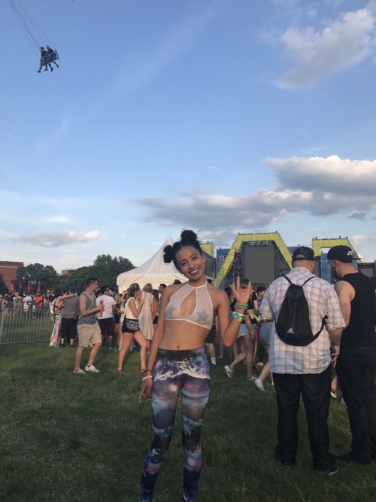 SuheiCalderon10's tweet photo. I like to break my neck and stuff #SpringAwakening2017 https://t.co/5LJmPcfZQP
