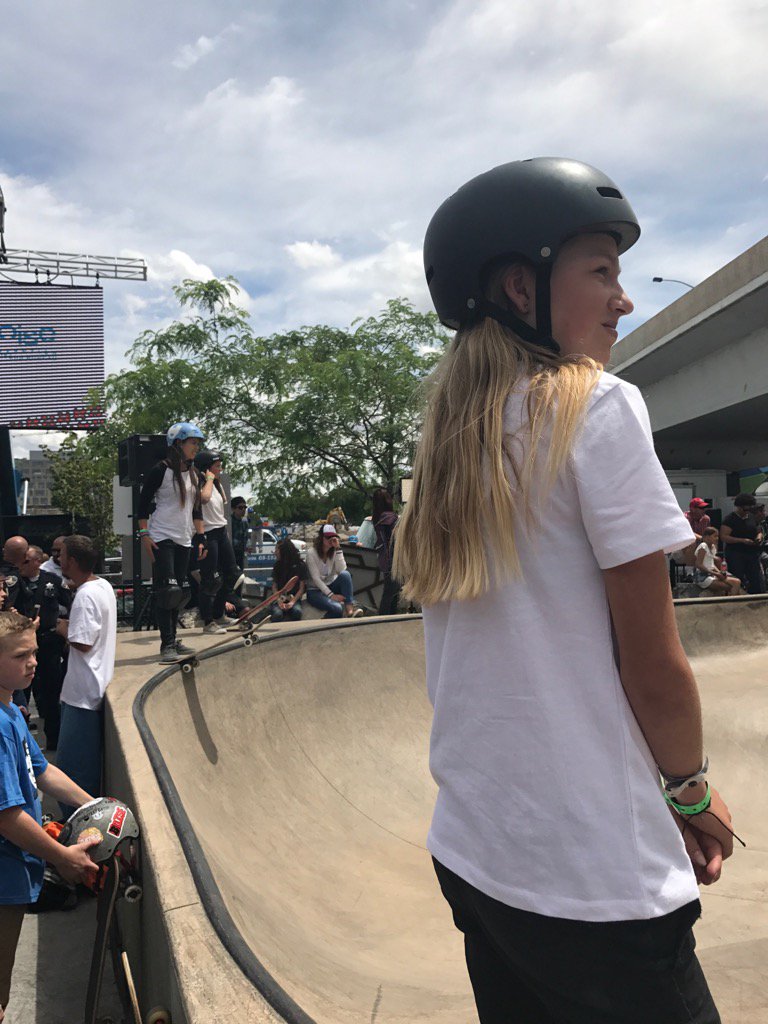 The 2nd heat of ladies is warming up. Overheard btwn heat 1 &amp; heat 2 competitors: "Kill it!" 👊🏻 <a href="/Xgames/">X Games</a> is killing it