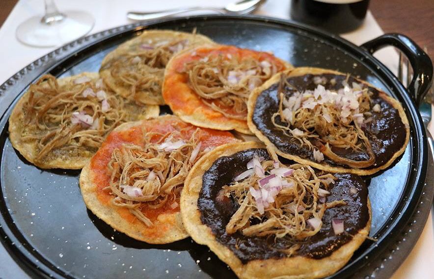cincococina's tweet photo. Verdes, rojas, con mole poblano, comparte si se te antojaron unas auténticas CHALUPAS POBLANAS. Reservas 📞 246 0001 #CocinaUrbana https://t.co/OlrdZi80Xi