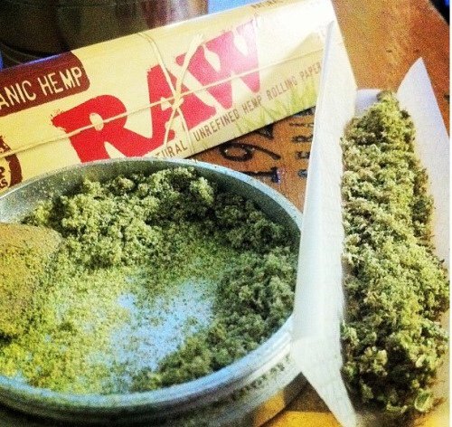 DankLounge tweet picture