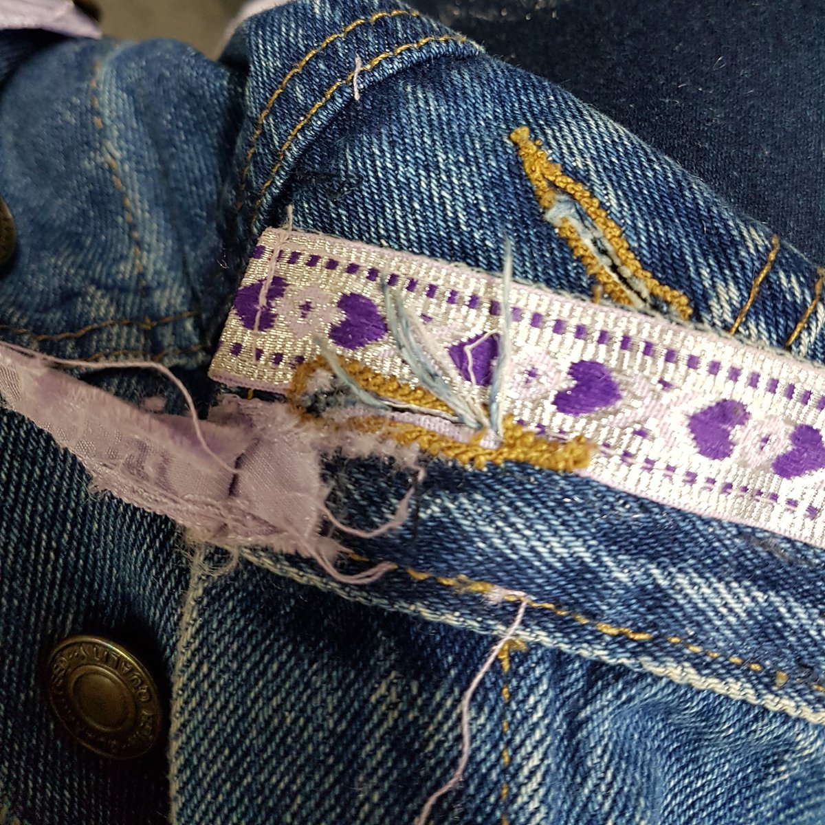 MrsBeeVintage's tweet photo. #upcycling an upcycled jacket to #upcycle it all over again @TheBHF #letsgetsewing ...@hotpatooties Im at it again ๐ #thisoldthing https://t.co/0YCcb6e3EK