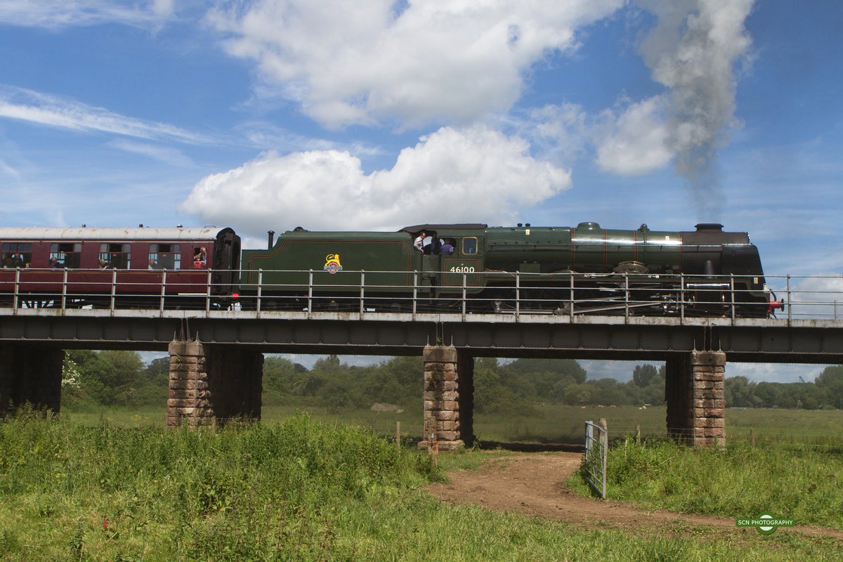 scn1978's tweet photo. @N_V_R 40th Anniversary with @55022, @IconsOfSteam, @BBLS34081 #Steam #Deltics #trains #Canon https://t.co/gIjicNgc9k