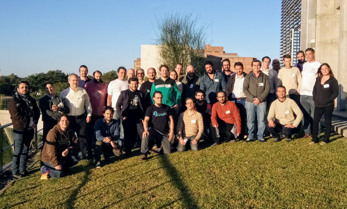 LauMinen's tweet image. @MartinArMarques @alvherre @3manuek #Fotogrupal del #PGDay #SantaFe 2017