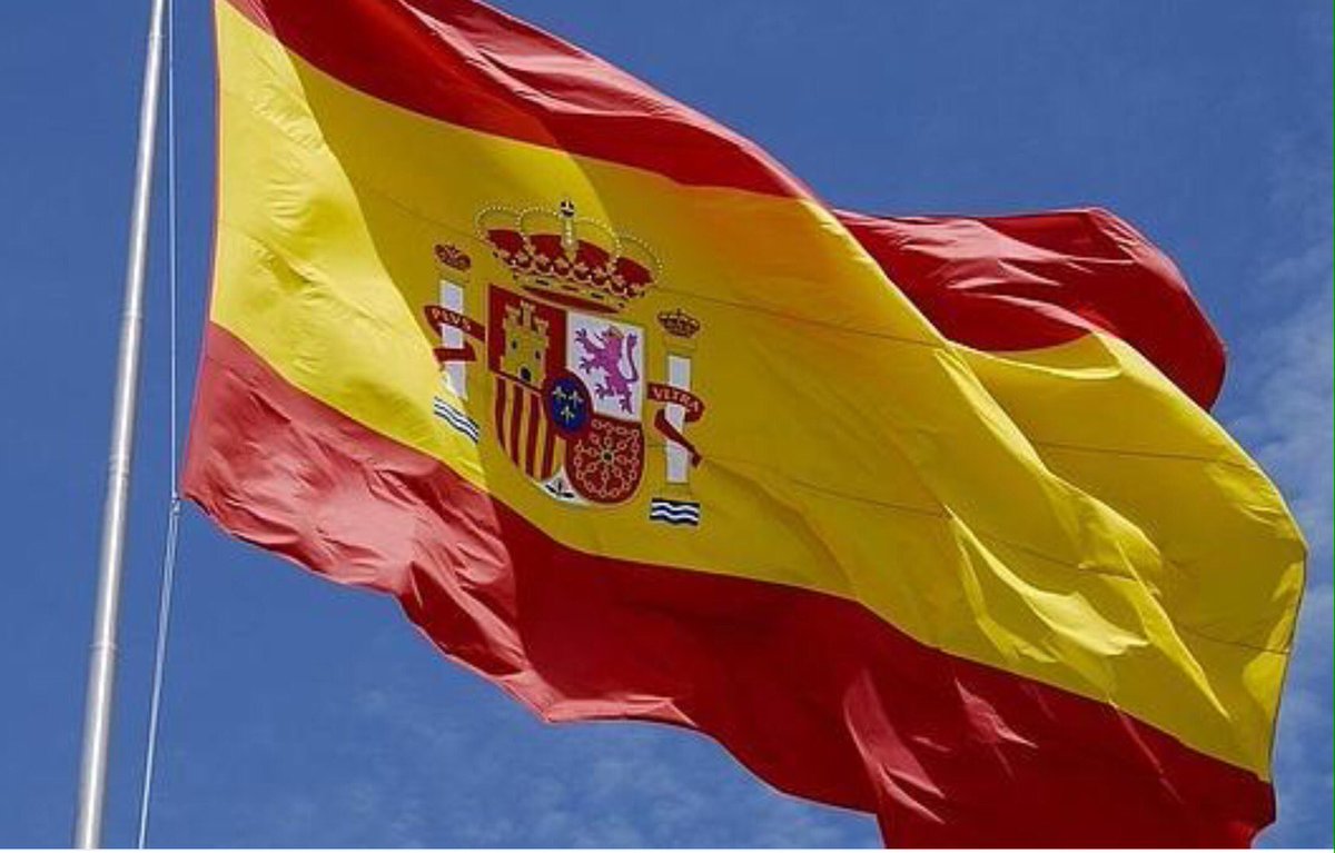 AntonioRNaranjo's tweet photo. Amigos secesionistas, no hace falta que os sintáis españoles. Basta con que sepáis que lo sois. Ahí va un recuerdo. Que durmáis bien. Besis https://t.co/HJHNlwoOuL