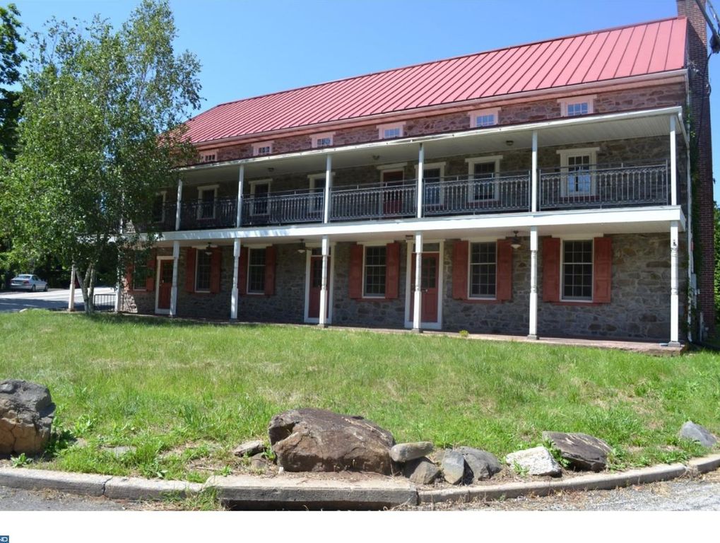 Own a piece of #history: 3 old stagecoach stops up for sale! #preservation #historichomes #oldhouse #architecture bit.ly/2sMagjd