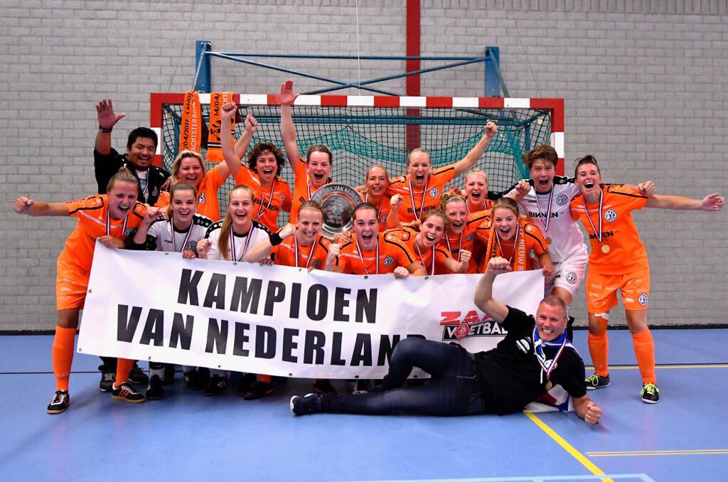 Wat een prachtig seizoen voor Drachtster Boys eerst de zaalvoetbalbeker winnen en vervolgens ook kampioen van Nederland! Super hoor!
