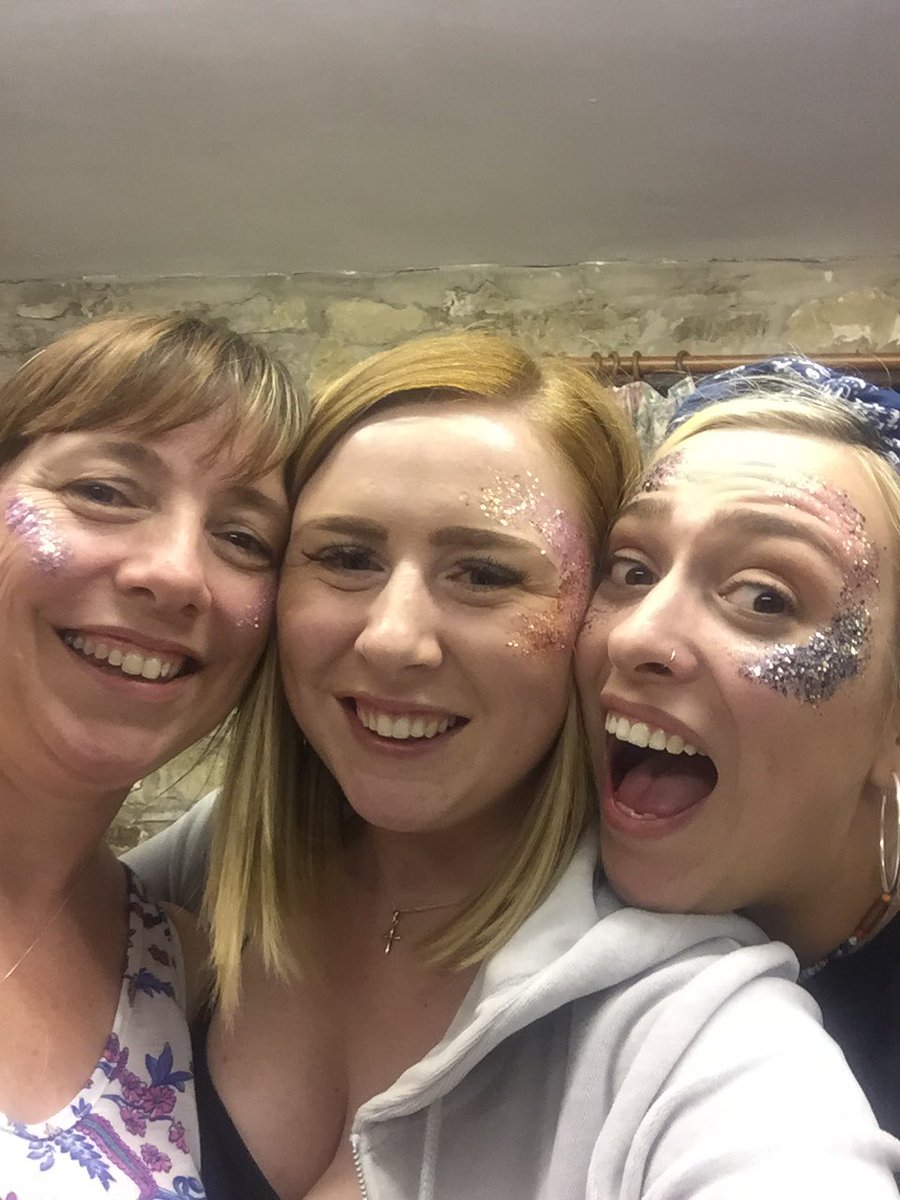 ailishconnell's tweet photo. @JDonOfficial we're on a family weekend away. My mum says we get 20 points for a celebrity tweet but 50 points from her fave - you! PLEASE! https://t.co/upxaaMBvWd
