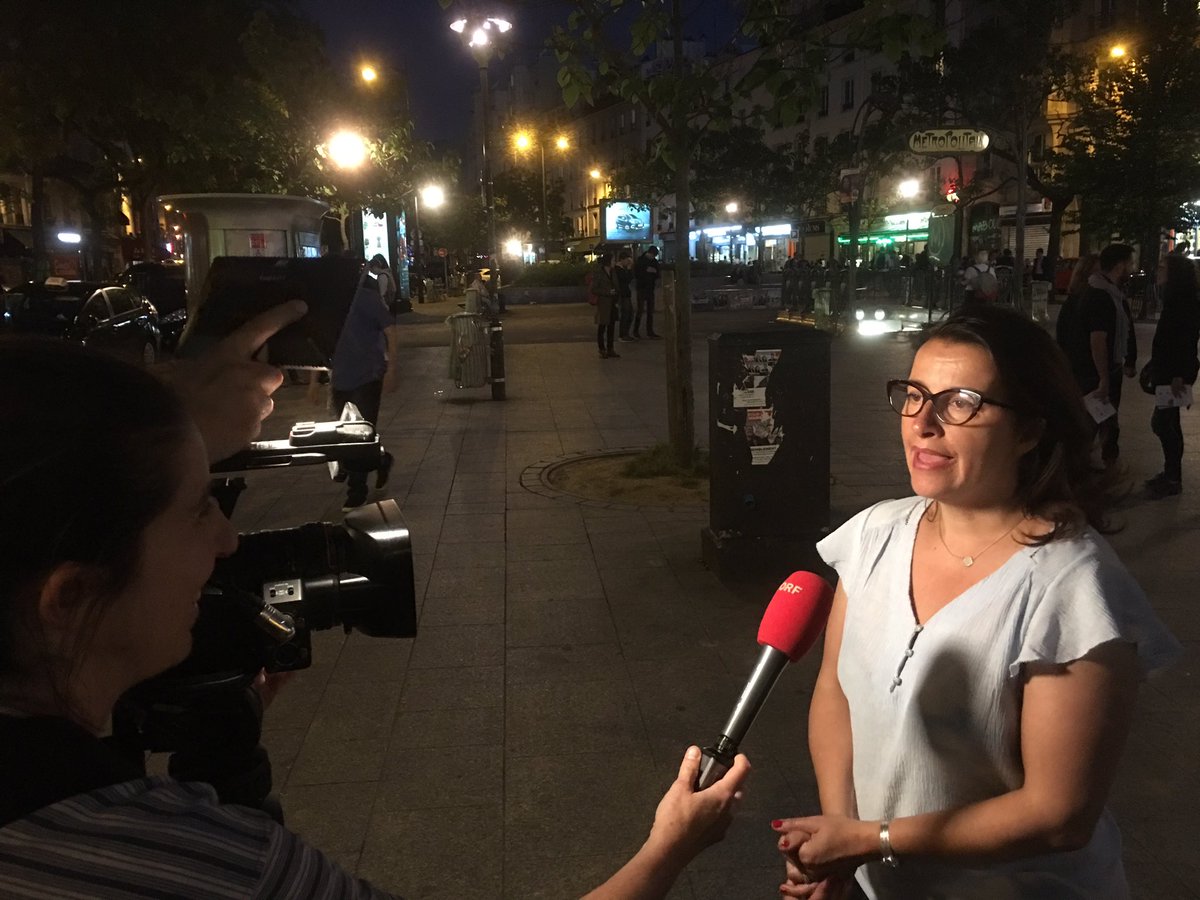 AvecDuflot's tweet photo. Le #Duflotour marche tellement bien que la télé autrichienne @ORF est venue nous accompagner quelques minutes ! #Circo7506 #JeVoteDuflot https://t.co/IWQAbfNlds