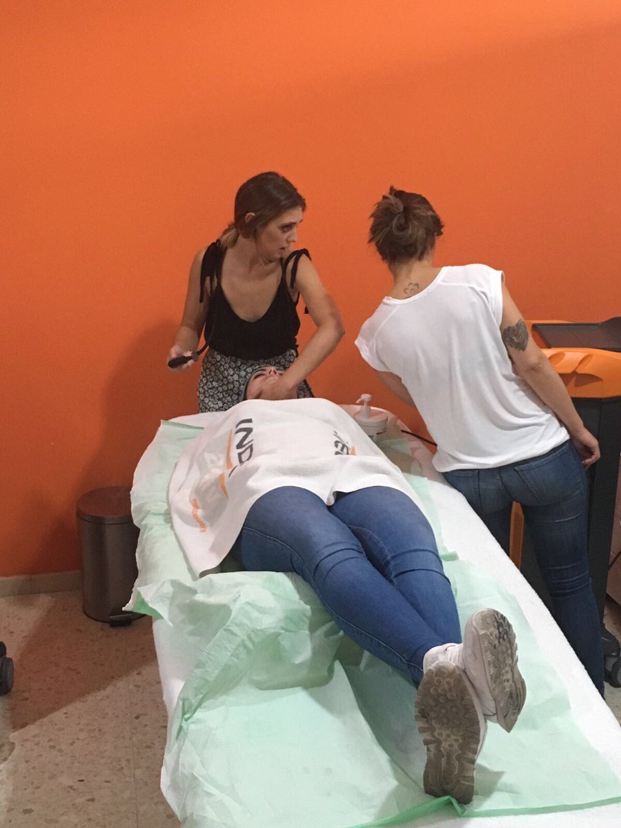 ceballosnunezsl's tweet photo. Qué Viernes más bien aprovechado y divertido hemos pasado con la formación de #fisioestetica de @INDIBAactiv 💁🏻💆🏽😁
Gracias chicas ! https://t.co/TtatuslzjA