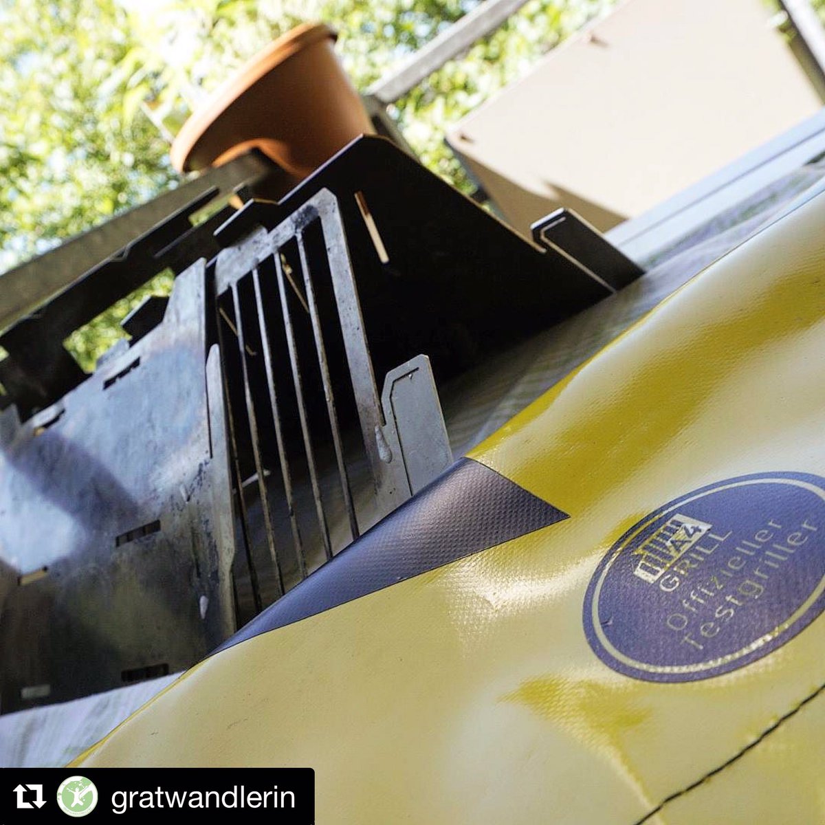 Die <a href="/Gratwandlerin/">Gratwandlerin</a> grillt mit ihrem #A4Grill an. Werdet auch ihr Einweggrillfrei! 
➡️ a4grill-shop.de
#einweggrillfrei #grillen