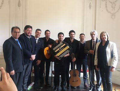 CorrientesGob's tweet photo. BUENAS NOTICIAS 😀| Oficializaron la declaración del Chamamé como Patrimonio Cultural del Mercosur #VamosParaAdelante 👍 https://t.co/bJLSFwhQ5a