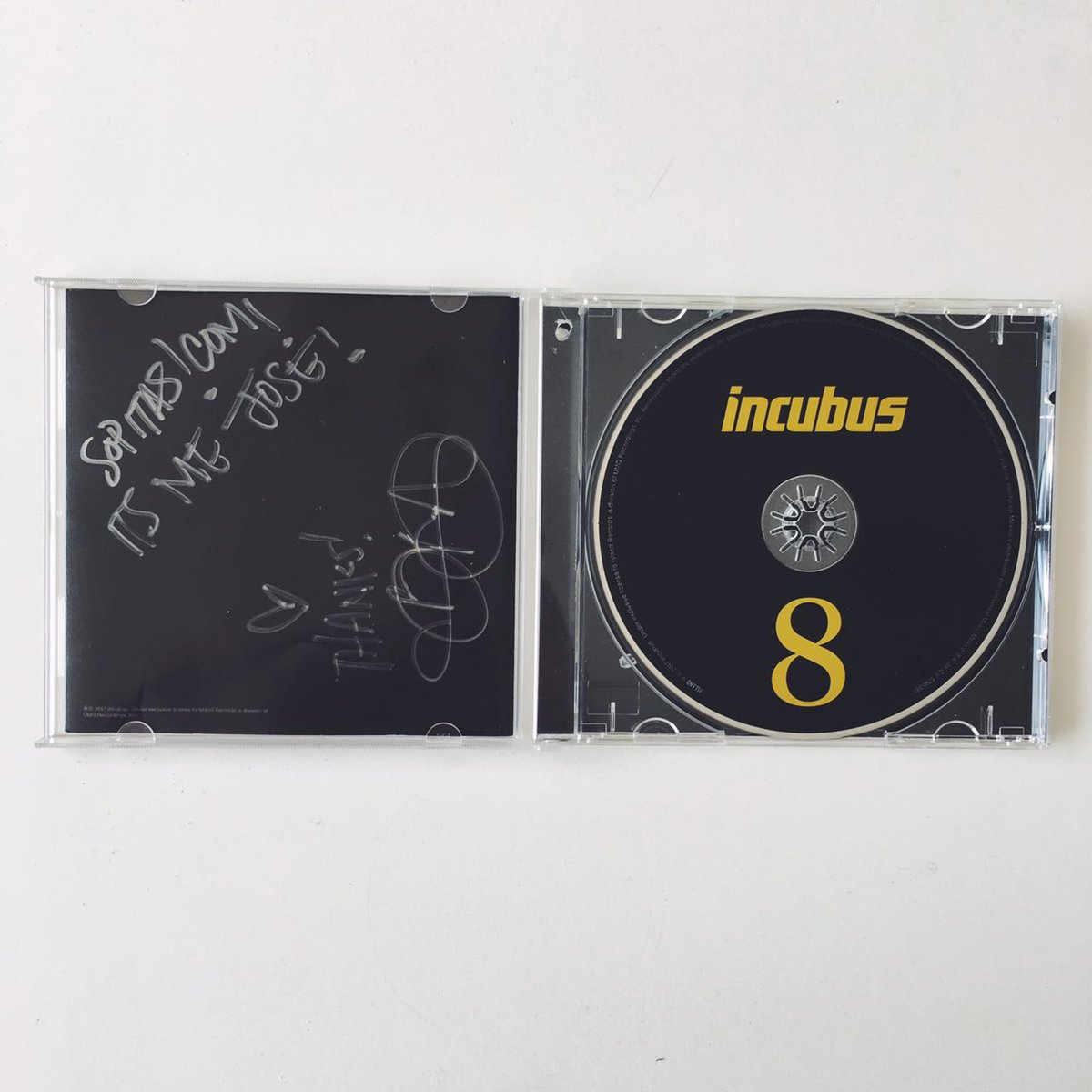 sopitasfm's tweet photo. ¡Se acaba el #Veranofm ! Para el final les regalamos un disco de @IncubusBand firmado por la banda 😍🎁✨ VAAAAN: https://t.co/P6SCmcESBj https://t.co/YrAFNPNyvW