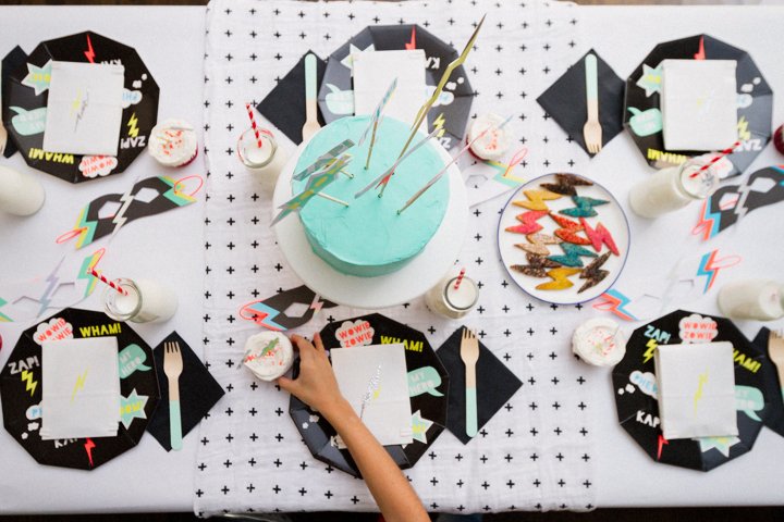 Pow! Tie together this explosion of #birthday treats with the Kapow #party table spread! <a href="/ShopSweetLulu/">Shop Sweet Lulu</a> #merimeri bit.ly/2rE9Z1m