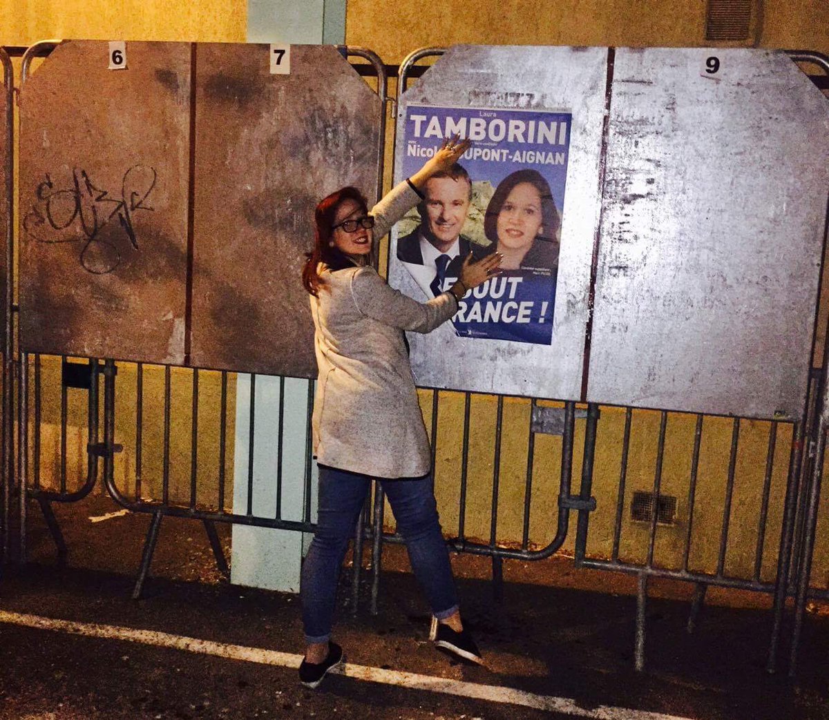 DLF16eCircoBDR's tweet photo. Collage des panneaux officiels et de l'affichage libre
Ne donnons pas une majorité à Monsieur MACRON ! Offrons une vraie opposition ! #DLF🇫🇷 https://t.co/Pg7gMQfp6x