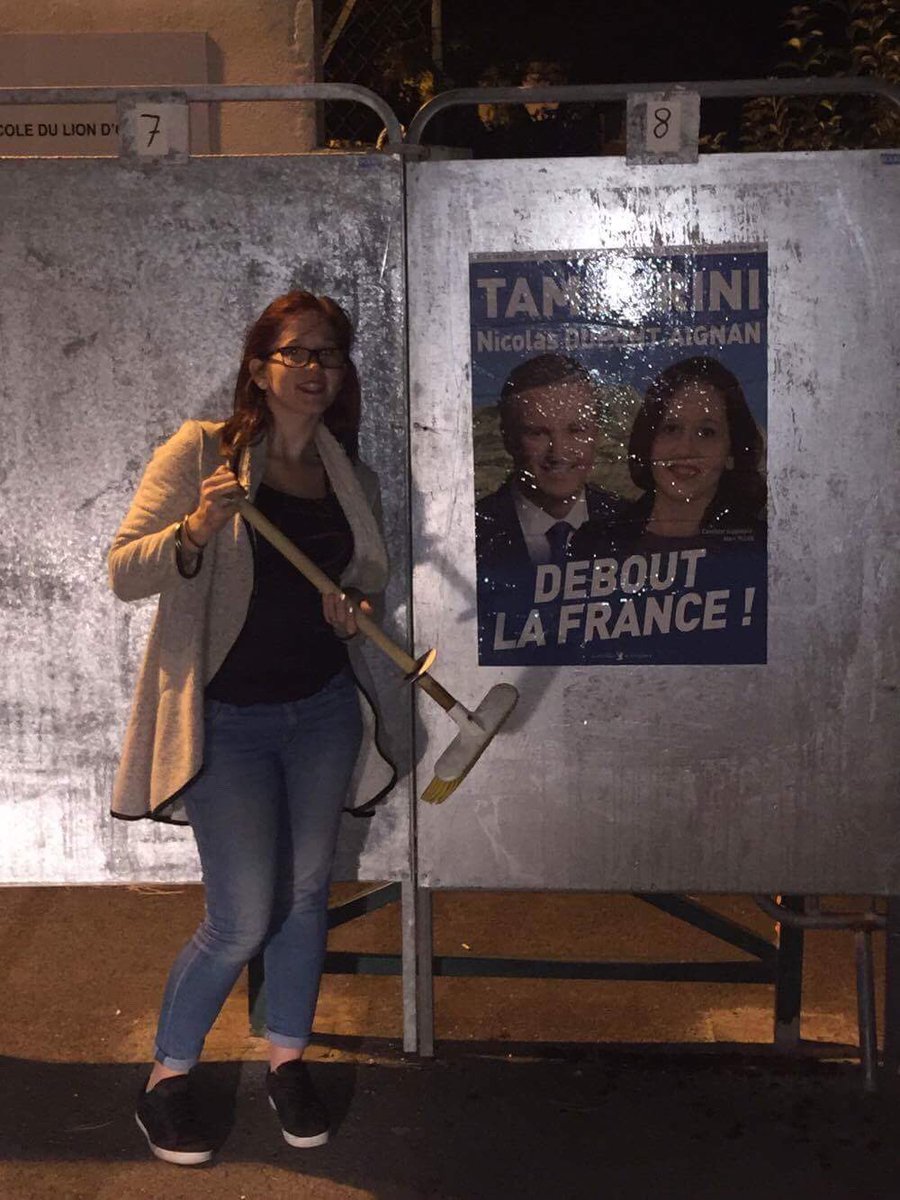 DLF16eCircoBDR's tweet photo. Collage des panneaux officiels et de l'affichage libre
Ne donnons pas une majorité à Monsieur MACRON ! Offrons une vraie opposition ! #DLF🇫🇷 https://t.co/Pg7gMQfp6x