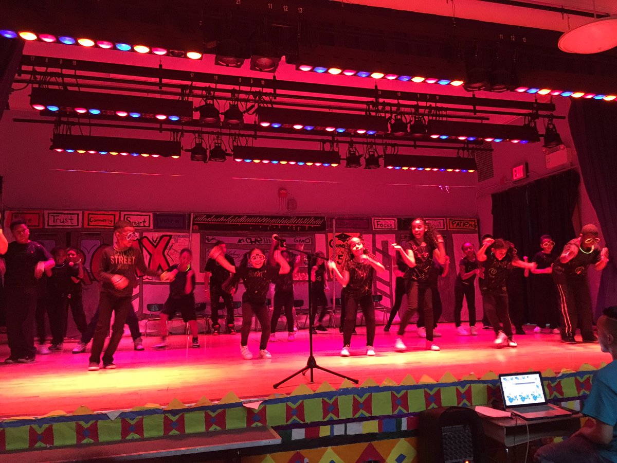 KeylaEAntigua's tweet photo. I'm speechless with @ChildrensAidNYC #CS61 students' freestylin' abilities! #endofyear #bronx #communityschools https://t.co/1HLsonAeGp