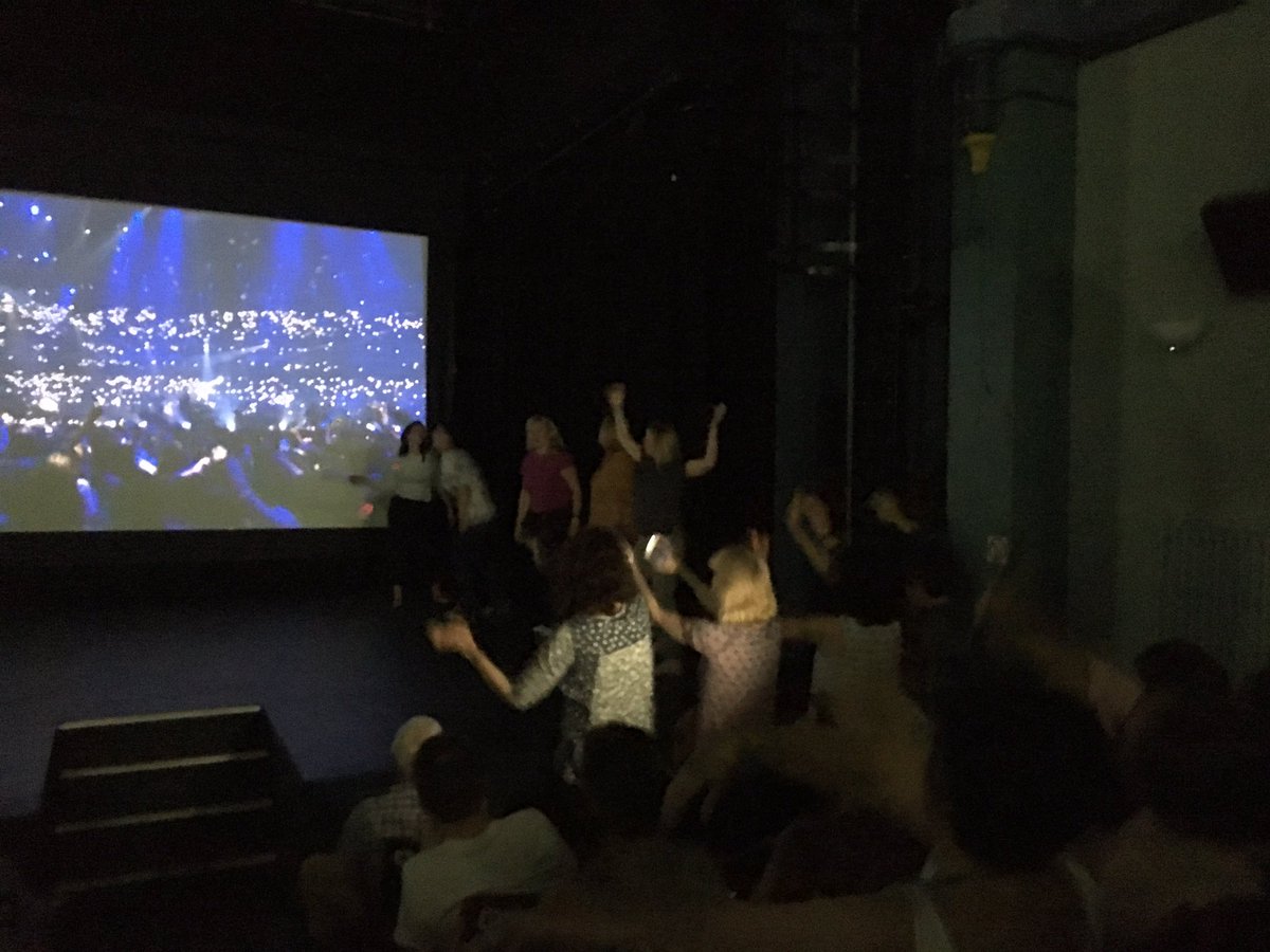 AlexPayne2's tweet photo. @GaryBarlow #TakeThatInCinemas @takethat people joining you on stage tonight xxx https://t.co/isN9xU120C