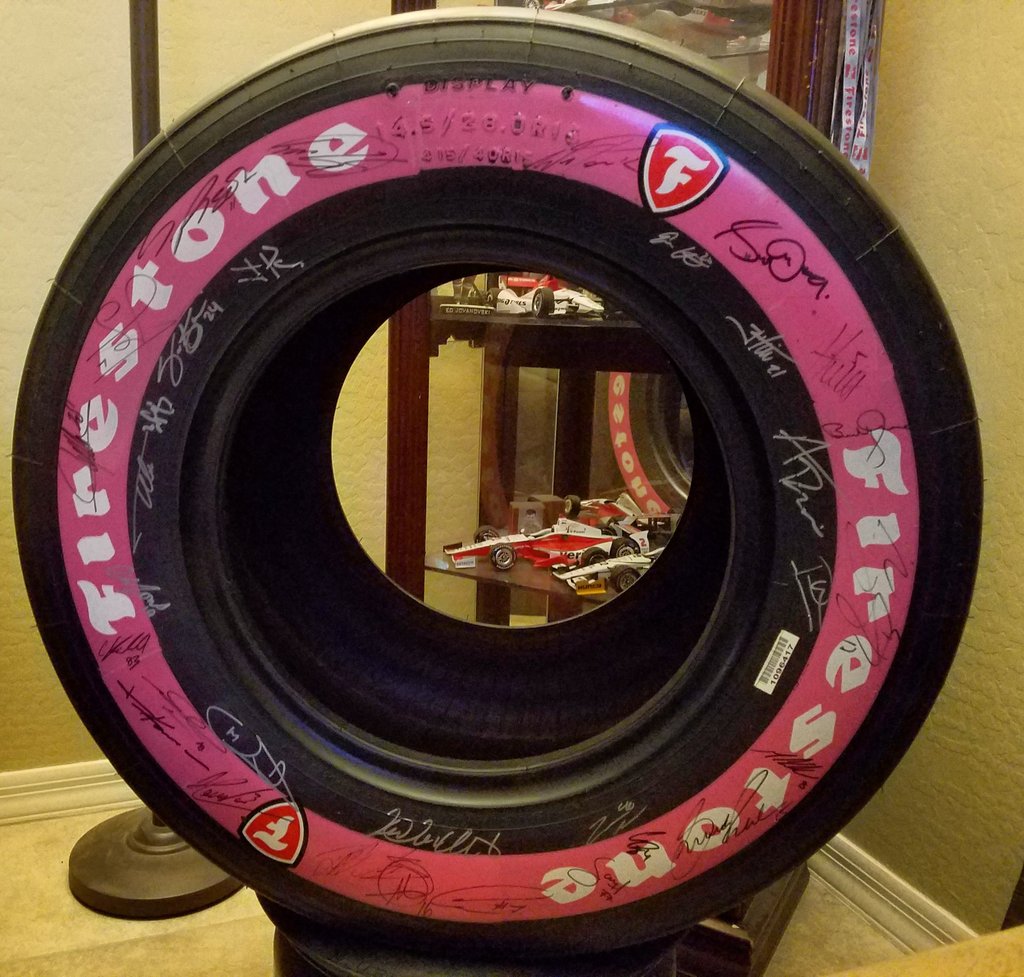 ChromeHorn08's tweet image. Well hello there 😍 so freaking cool to have this. Thanks @GetInvolved2017 @PippaMann
#OneLuckySOB #Indy500 #ItSmellsLikeATireShopInHere