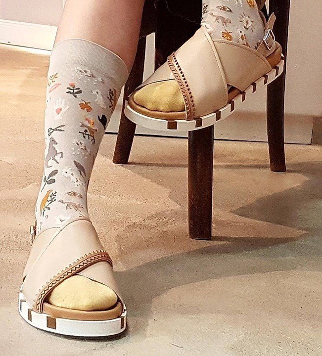 schuhbarberlin's tweet photo. cool friday!^^ 

#tgif #alohafriday #nocares 

#handmadeinitaly #1960 #albertofermani #sandals #light #comfortable #bonnemaison #madeinfran… https://t.co/ENxWYYwVF3