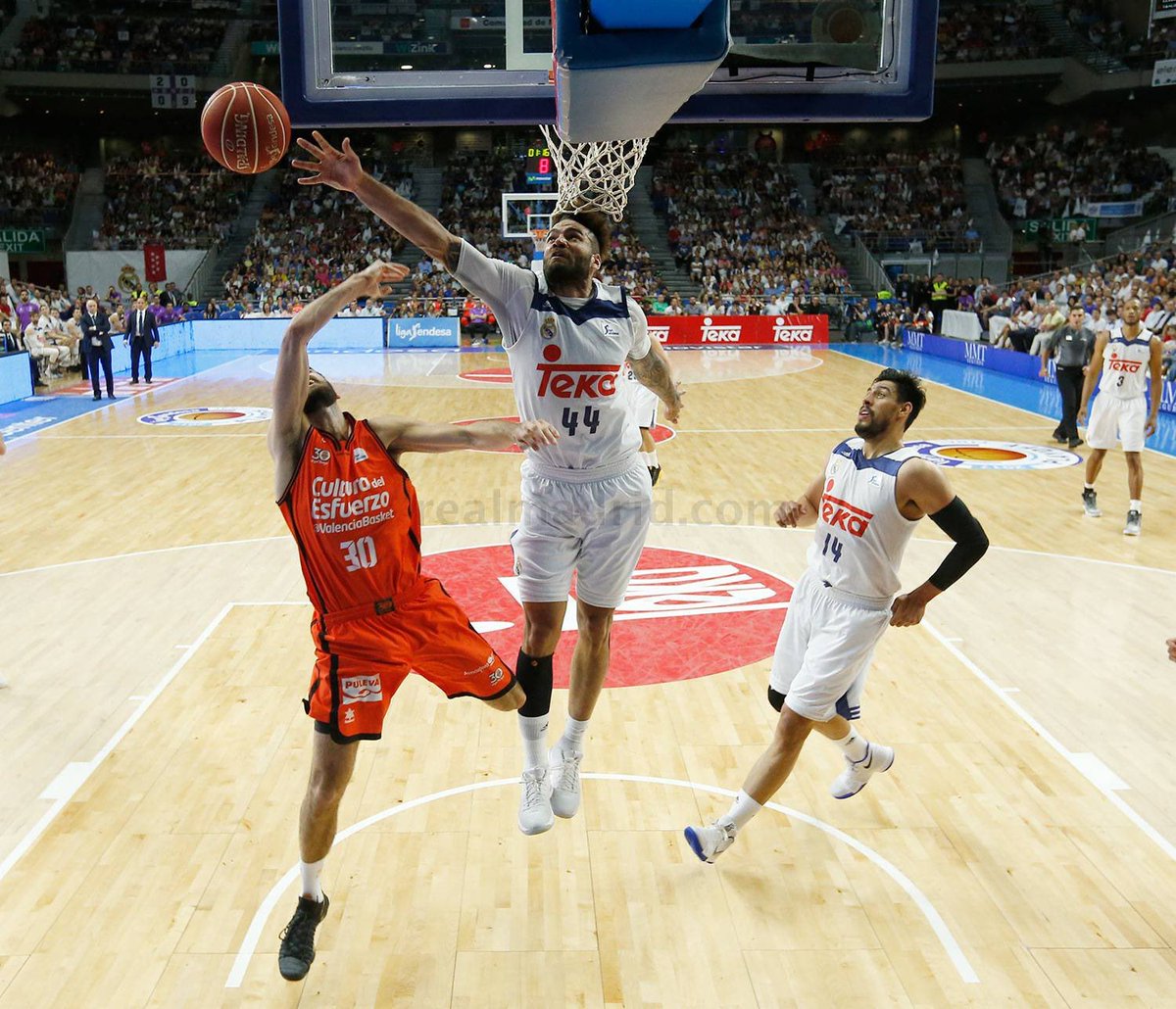 RMBaloncesto's tweet photo. 📸⛹✌️ #RMBaloncesto
Día 1/ Galería de fotos del primer partido ante el @valenciabasket.

#RMBaloncesto #RMMovistar https://t.co/fZle2UGZFR