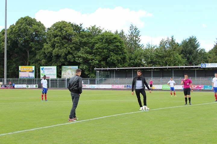 FFSportU's tweet photo. Merci @gauthierklauss et @MatthieuPECHE pour ce superbe coup d'envoi 👍⚽️🇫🇷🇮🇪!#FrancevsIrlande #FootballUniversitaire https://t.co/qgB6Av0Mqo
