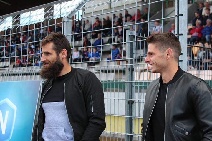 FFSportU's tweet photo. Merci @gauthierklauss et @MatthieuPECHE pour ce superbe coup d'envoi 👍⚽️🇫🇷🇮🇪!#FrancevsIrlande #FootballUniversitaire https://t.co/qgB6Av0Mqo