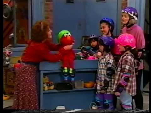 RollerbladeNet's tweet photo. #rollerblading #inlineskate Sesame Street - Elmo Tries Rollerblading - https://t.co/ZFj709rSFk https://t.co/tG9lzDM5bT