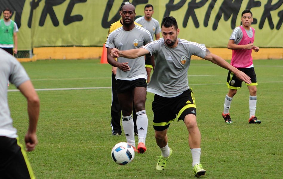 noticius's tweet photo. Carabobo y Táchira buscarán remontar sus llaves en el Torneo Apertura https://t.co/LgVyNeciwG https://t.co/hyBlzugobq