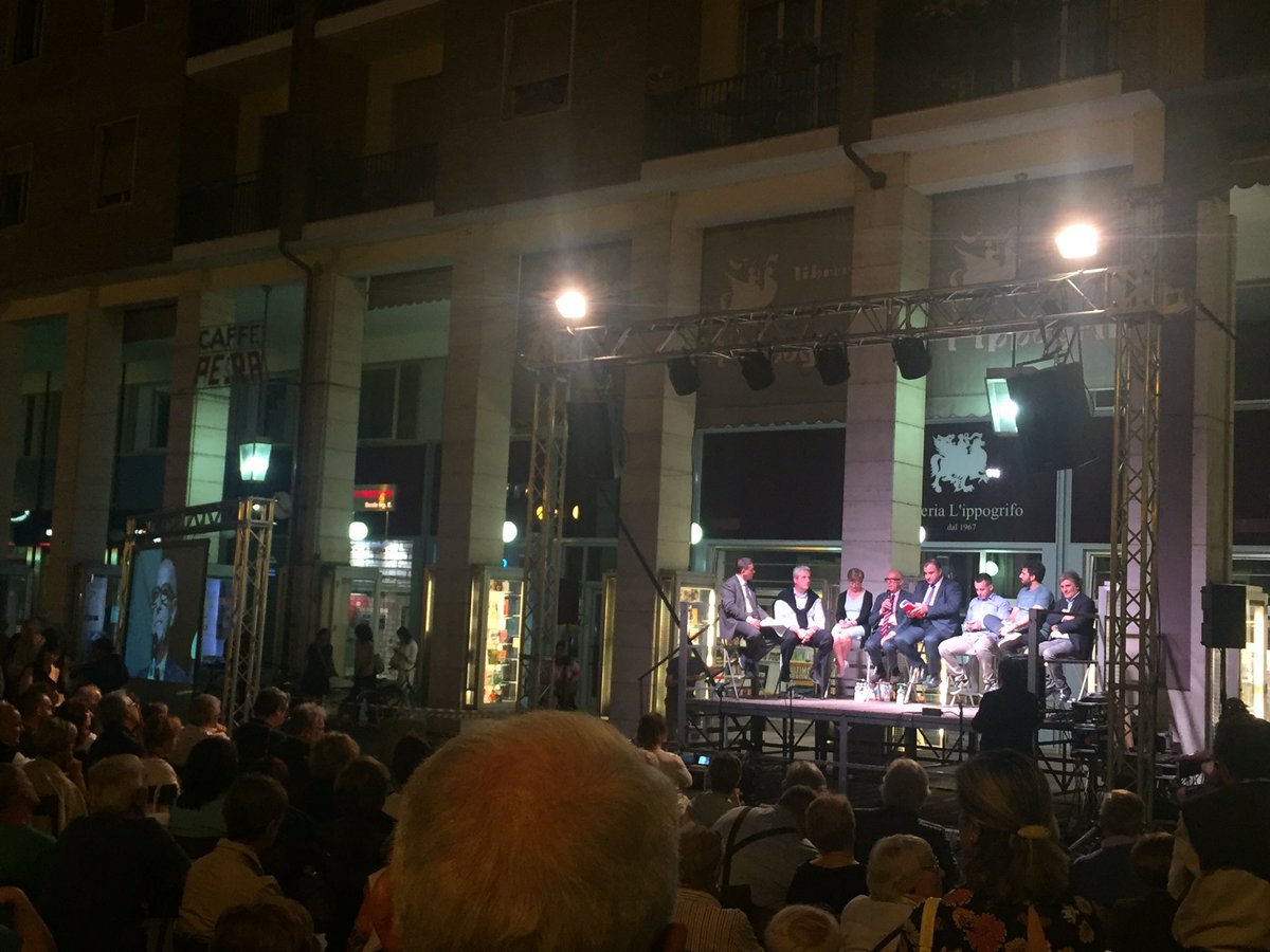 BeppeMenardi's tweet photo. Tantissima gente al dibattito di @TargatoCN,fuori dalle e mura e rivolto alla città e non ai limitato ai candidati! #alvoto #11giugno #Cuneo https://t.co/jbLavC9F4L