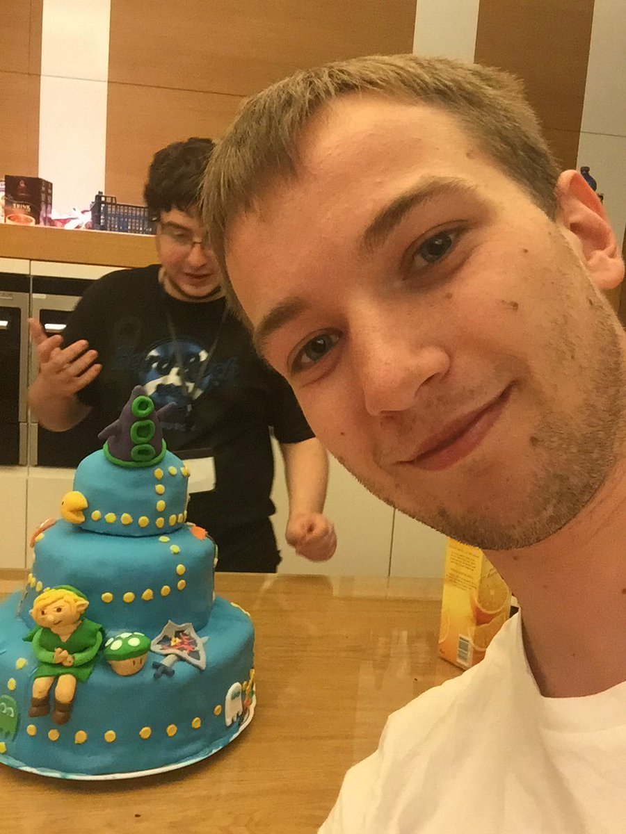 Maxsiom's tweet photo. Als Gast auf der #SemesterGameJam 2017 - Coole Arbeit, weiter so! :D https://t.co/w1HfgrmzsD