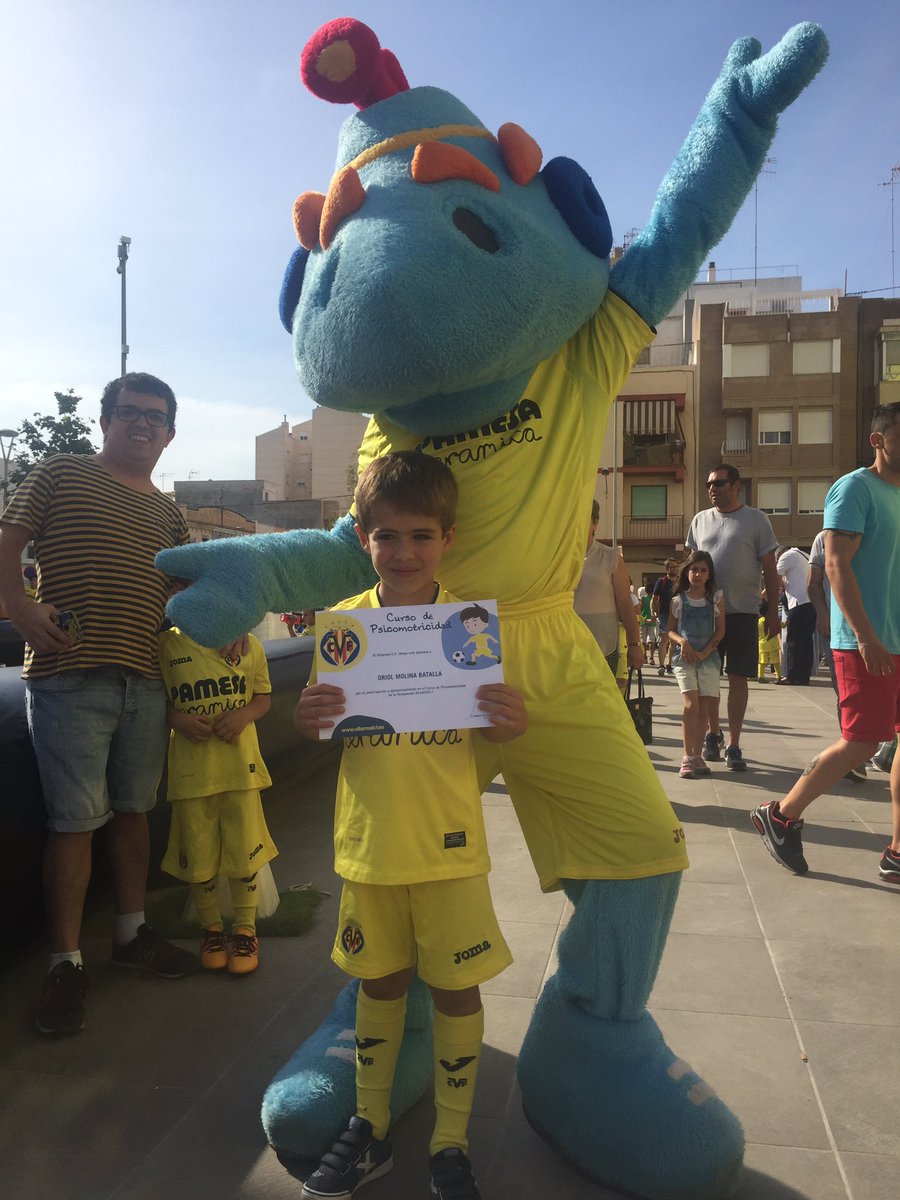 hector__mf's tweet photo. Hui, en la Festa de l'Afició @VillarrealCF ... Groguet, Oriol i @jptrilles 'Mocito Groguet' https://t.co/dD8jLxenm4
