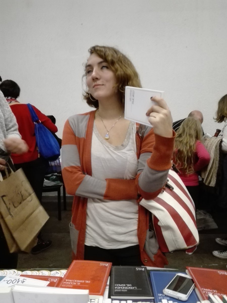 pecesdeciudad__'s tweet photo. #Visitas
Nadia Crantosqui autora de #Fracafest en su 2° edición,vino a visitarnos,con calor,al S83 de la @FEditores https://t.co/hEAjZ0lerI