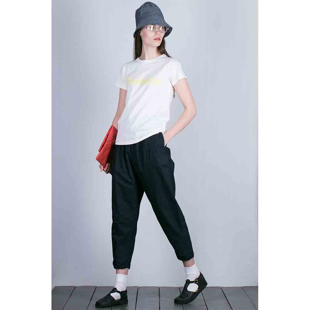 BlueButtonShop's tweet photo. On sale now
#EngineeredGarmentsFWK Balloon Pants #BucketHat
#MeganeRock Eyewear
Styling with
#MaisonKitsune Tee
#AuroraShoes #MadeinNewYork https://t.co/3q4sff5e6A