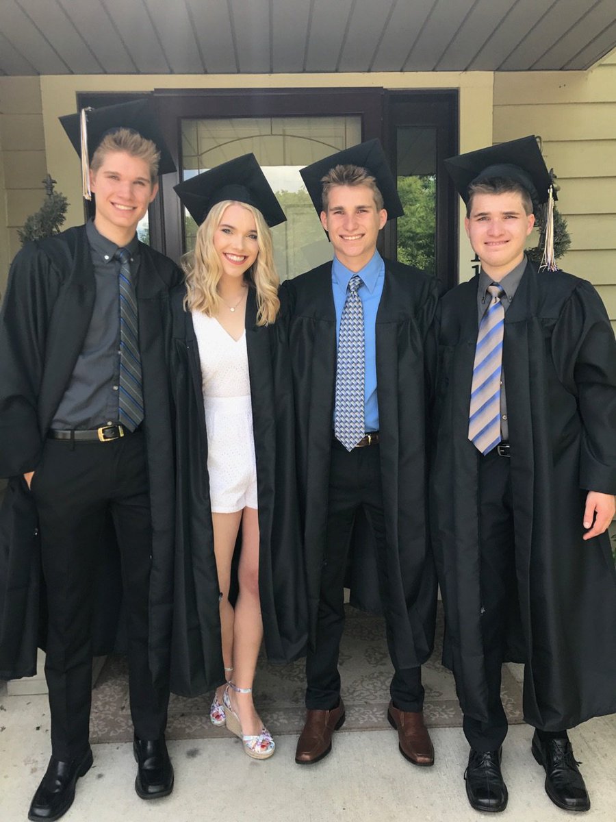 CimochCathy's tweet photo. CONGRATULATIONS CIMOCH QUADRUPLETS. YOU HAVE GRADUATED FROM HIGH SCHOOL!  I could not he more proud. God blessed me four times over! https://t.co/vOVJVDEdDY