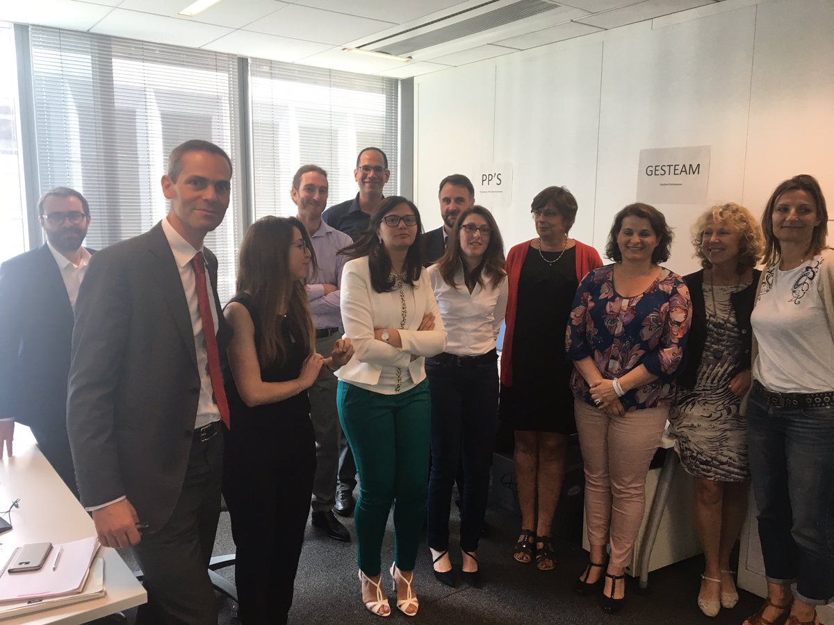 Guillot2S's tweet photo. Merci de l'accueil à la tribu Prevoyance: #agile ET #mainframe c'est possible 👏👏👏 @OlivierPera @VermontC @nataubonnet @NatSimonin https://t.co/3Syn2zAZzN