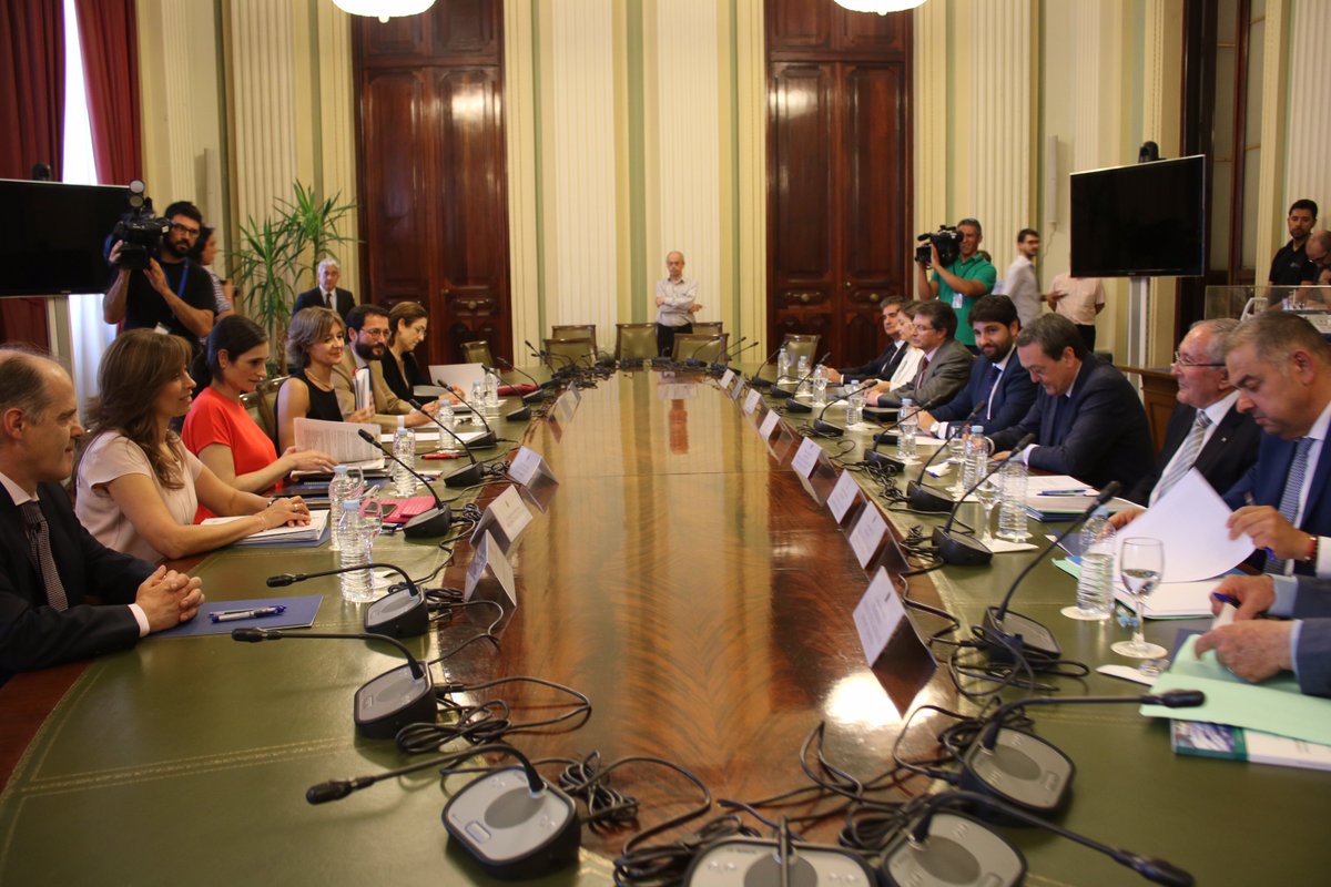 regiondemurcia's tweet image. López Miras y la ministra acuerdan 36,4 hm3/año del Sinclinal de Calasparra y de Vega Alta, ➕ la tramitación de otros 10 de diferentes pozos