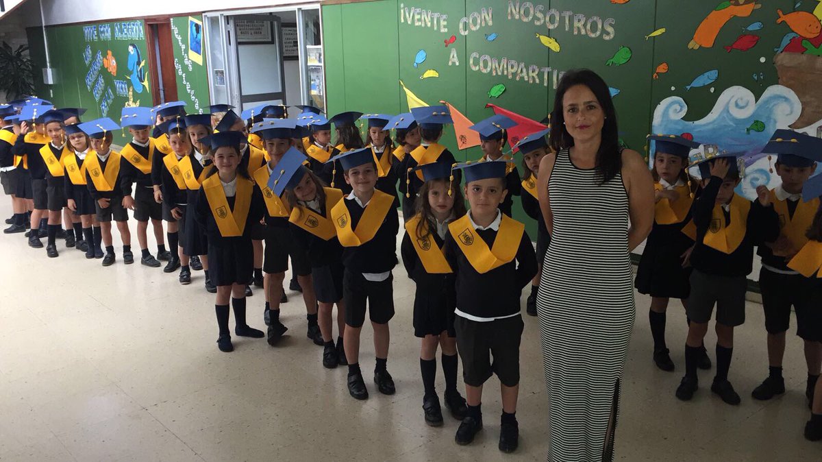 Hijas de Cristo Rey tweet media