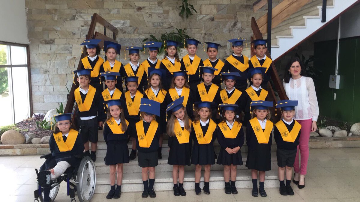 Hijas de Cristo Rey tweet media