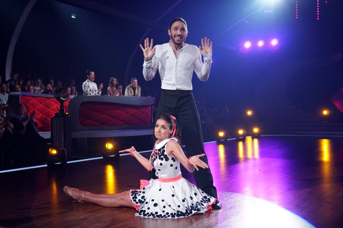 starsontv's tweet photo. @GilOfarim ist #DANCINGSTAR2017. So war das grandiose FINALE der 10. Staffel:
►►► https://t.co/raVyJawxx0
#LetsDance #DancingStar #RTL https://t.co/RW5oc4kbkn
